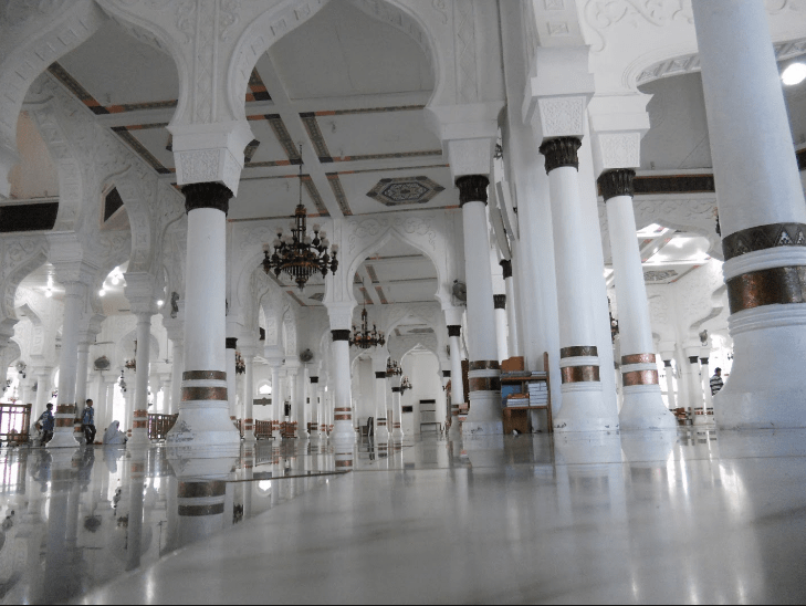 interior masjid agung aceh