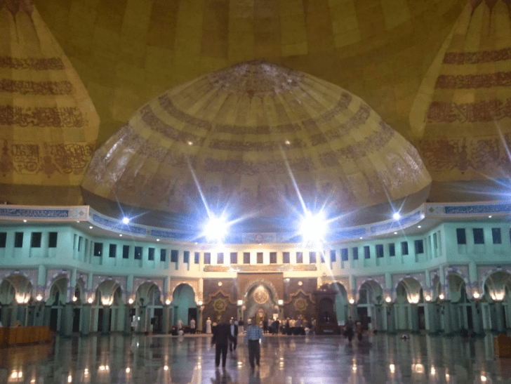 interior masjid al-azhom