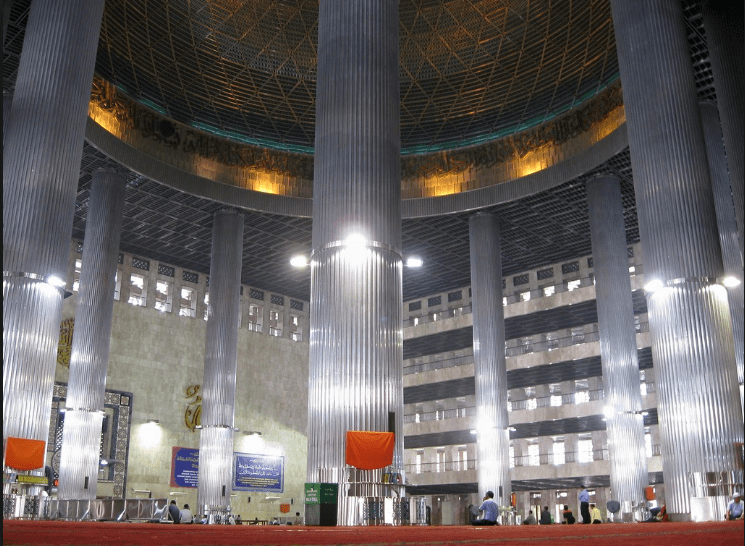 interior masjid istiqlal