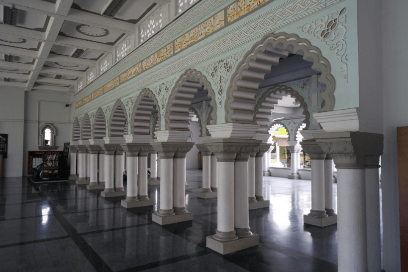 interior masjid zahir malaysia