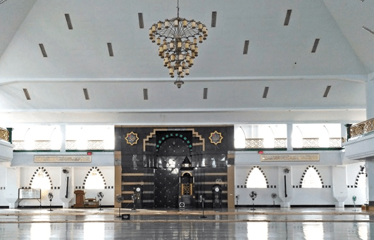 interior Masjid Agung Al-Munawwir Pinrang