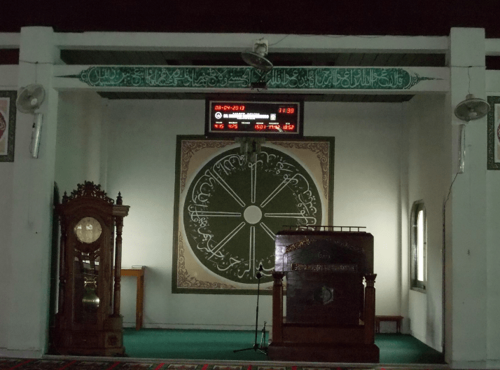 interior Masjid Agung Dr. Wahidin Soedirohoesoedo