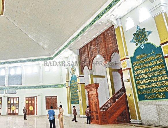 interior Masjid Agung Wahyu Al-Hadi