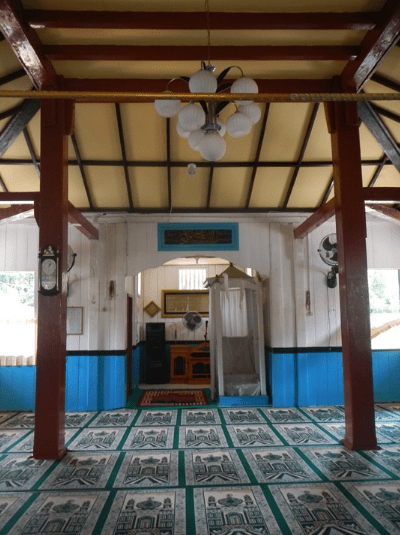interior Masjid Al-Ikhlas Sijuk – Masjid Tertua di Belitung