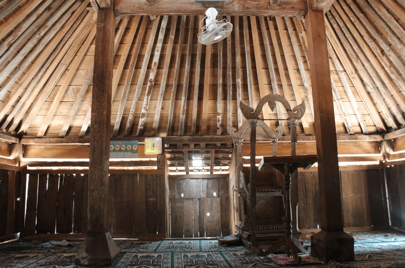 interior Masjid Tiban Wonokerso – Wonogiri