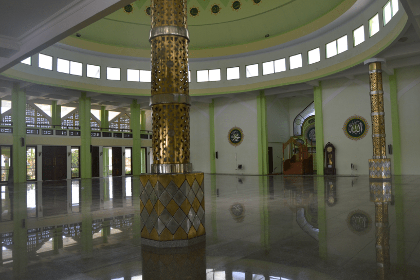 interior masjid agung al mabrur