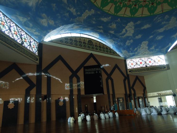 interior masjid agung al-muhsinin