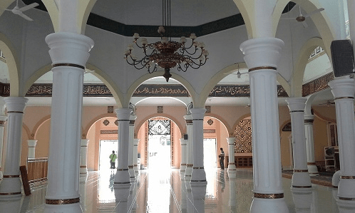 interior masjid agung babbusalam