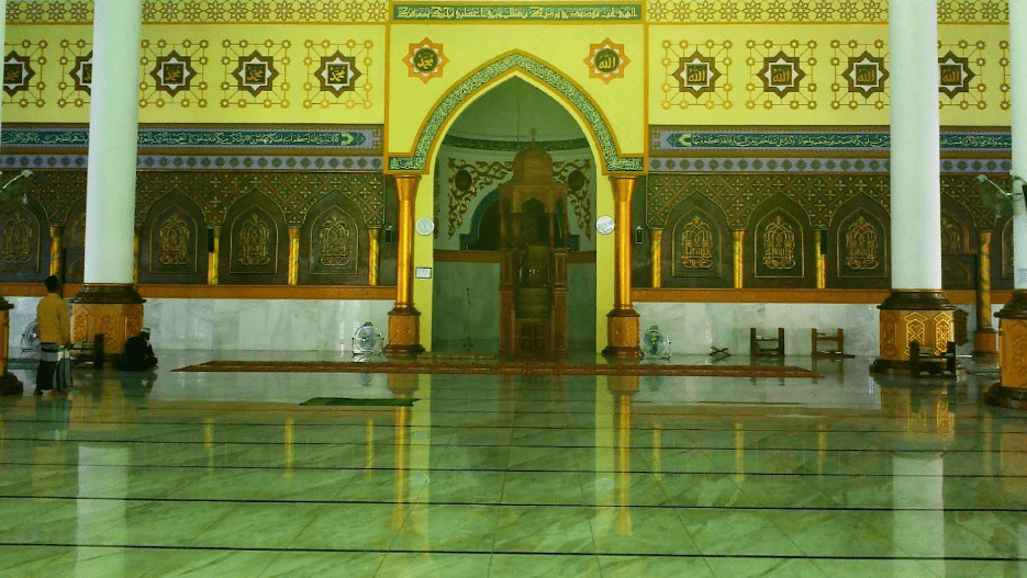 interior masjid agung baiturahmi