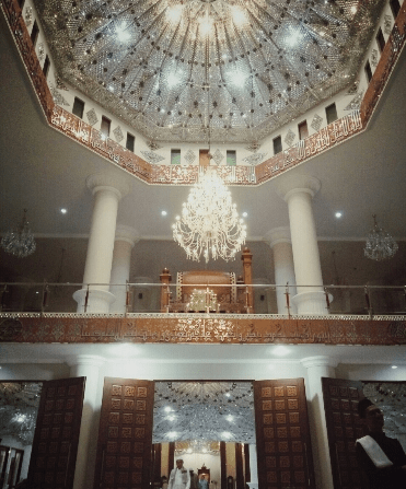 interior masjid agung darusalam bojonegoro