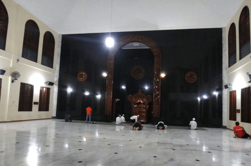 interior masjid agung kediri