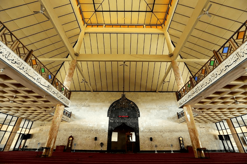 interior masjid agung nurul huda