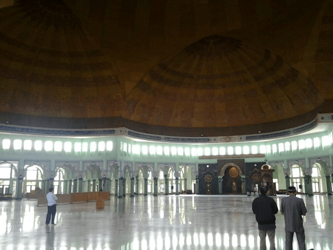 interior masjid al a'zhom