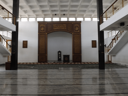 interior masjid besar al istiqamah