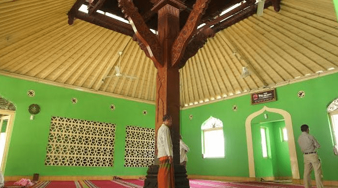 interior masjid keraton soko tunggal