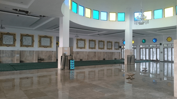 interior masjid raya raudhatul irfan