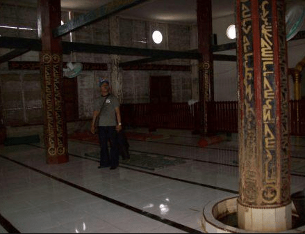 interior masjid tuo pulo kambing