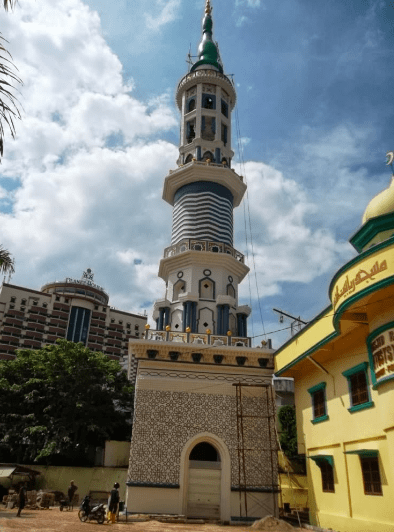 menara Masjid Raya Baitussyakur Batam