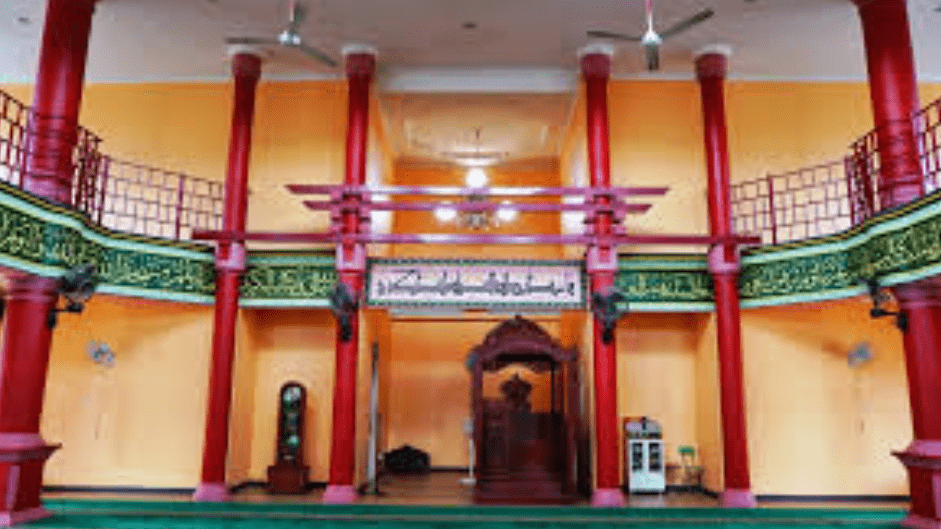 mimbar Masjid Cheng Ho Jember