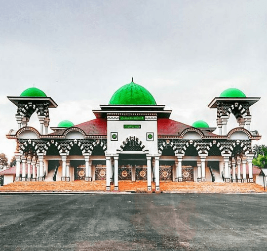 tampak depan Masjid & Islamic Centre Tanggamus