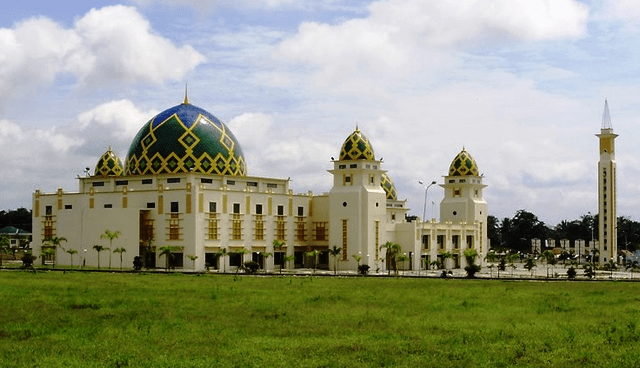 tampak samping Islamic Center Sukadana