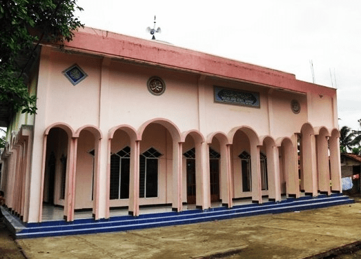 Masjid Jami’ Nurul Jannah – Masjid merah Muda di Kampung Pamahan