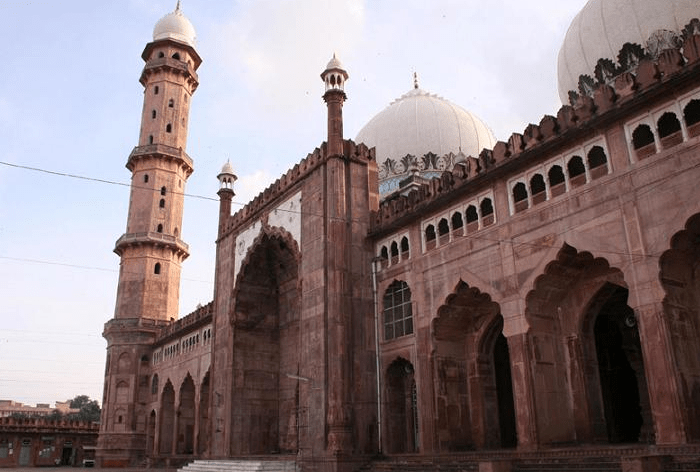 arsitektur Masjid Taj-Ul, Masjid Terbesar di India