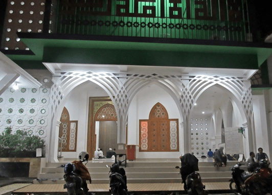 exterior Masjid Jami’ Nurul Islam, Pilar Cikarang Utara