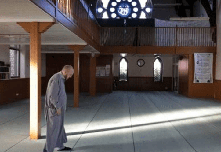 interior Dublin Mosque (Masjid Dublin)