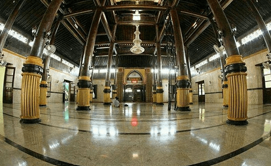 interior Masjid Agung Baitul Hakim Madiun