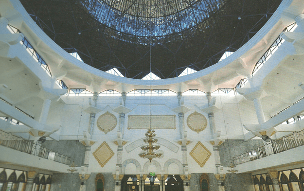 interior Masjid Agung Kota Sampang di Pulau madura