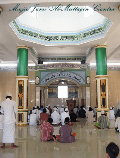 interior Masjid Jami’ Al-Muttaqin, Ciantra, Cikarang Selatan