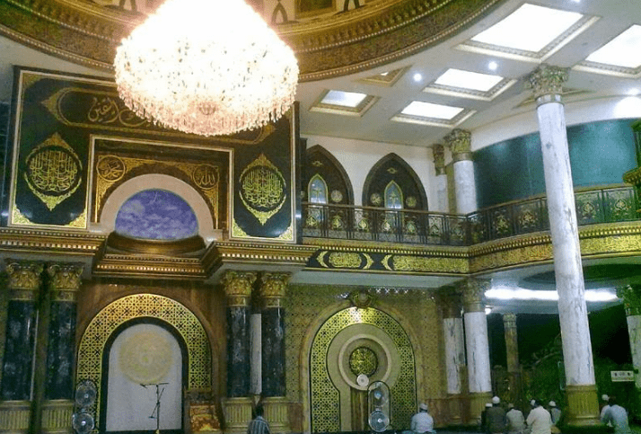 interior Masjid Syaichona Moch Cholil di Bangkalan