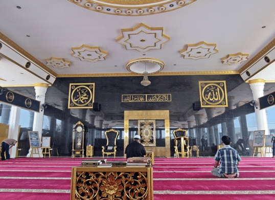 interior Masjid ‘Aliando’ Karawang