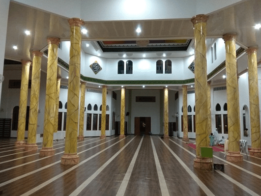 interior Masjid ‘Kubah Pelangi’ Al-Furqon Bandara Soekarno-Hatta