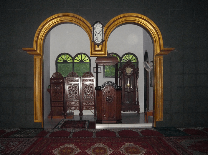 mimbar Masjid Jami’ Al-Huda Loji – Karawang
