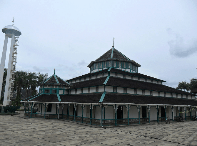Masjid Jami’ Adji Amir Hasanuddin – Tenggarong, Kutai Kartanegara, Kalimantan Timur