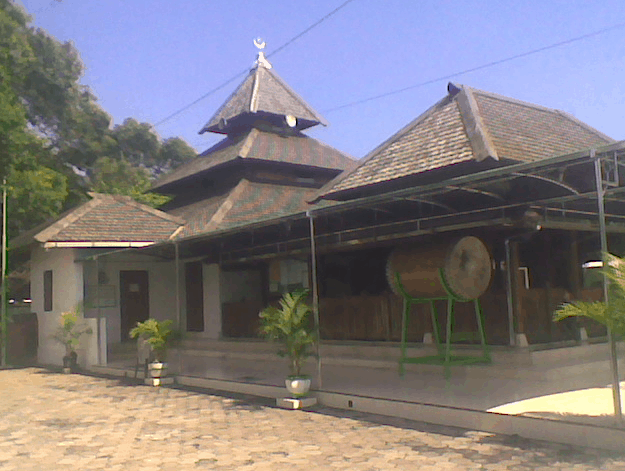 Masjid & Makam Kuno Taman