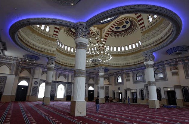 interior Masjid Al-Farooq Omar Bin Al-Khattab, Dubai, Uni Emirat Arab