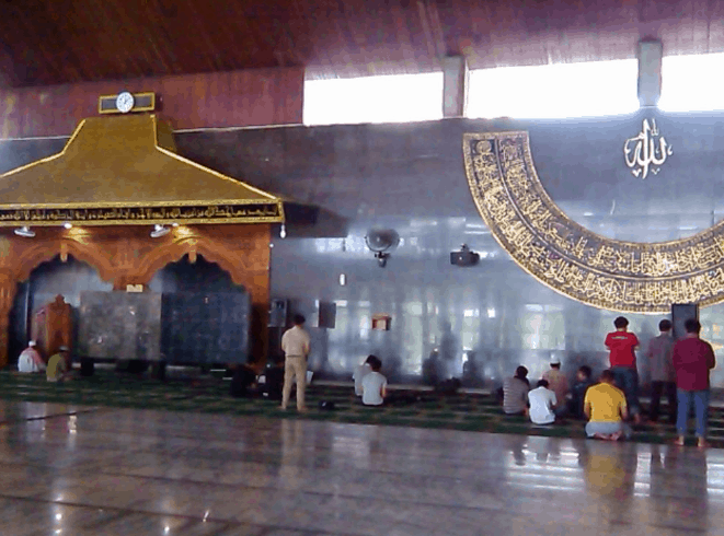 interior Masjid Baiturrahman Semarang