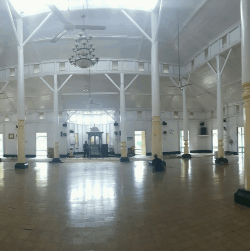 interior Masjid Jami’ Adji Amir Hasanuddin – Tenggarong, Kutai Kartanegara, Kalimantan Timur