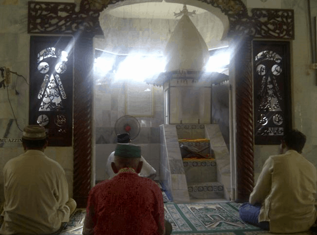 interior Masjid Keramat Pelajau