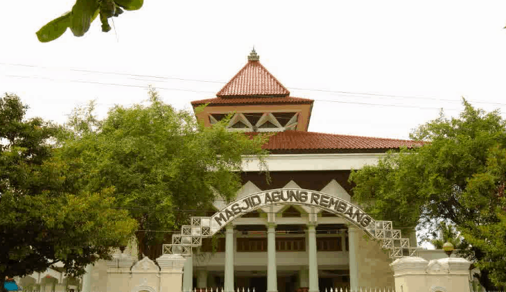 tampak depan Masjid Agung Baiturrahman Rembang